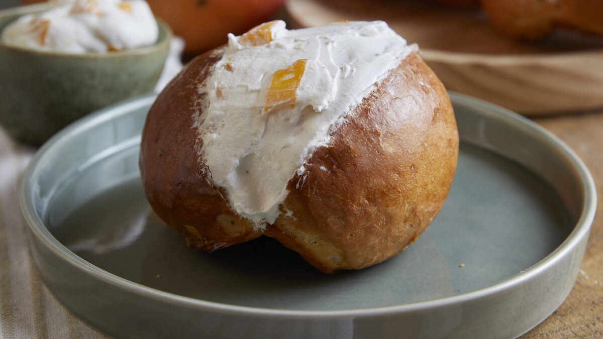 Maritozzi con panna e mango Alphonso