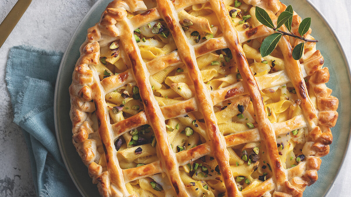 Crostata di garganelli con baccalà e agrumi