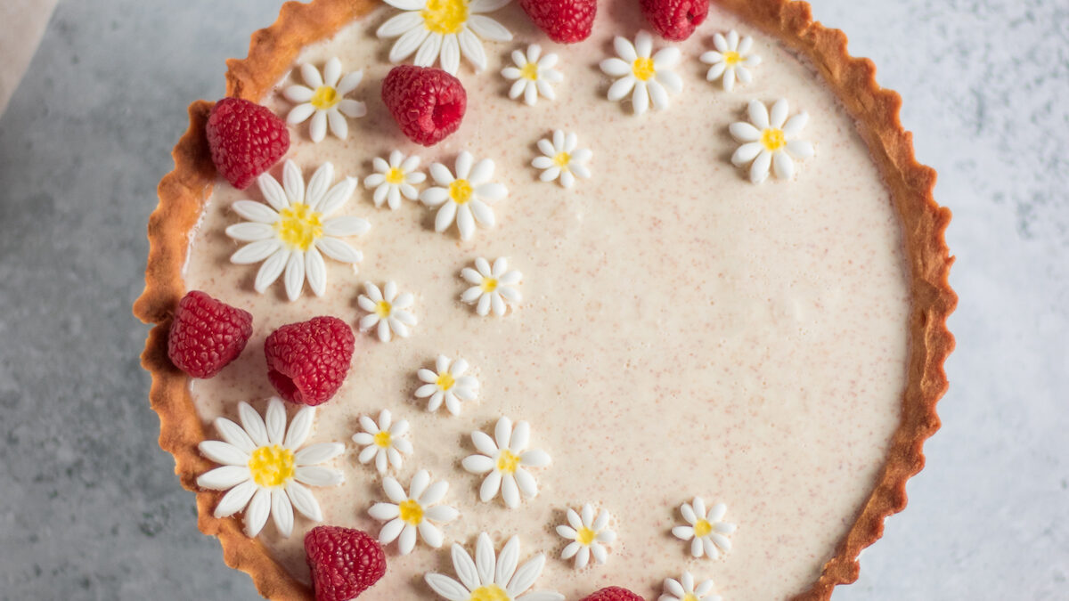 Crostata con panna cotta e lamponi