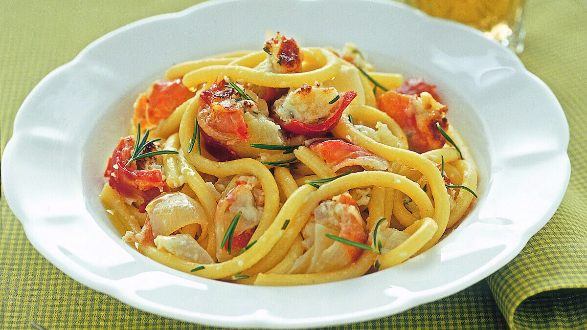 Maccheroni al ferretto con cipolle ripiene