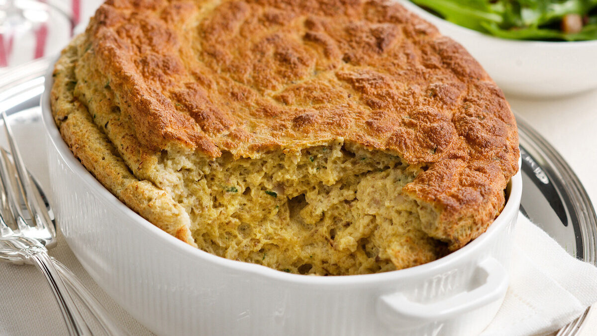 Soufflé di porcini con insalata amara
