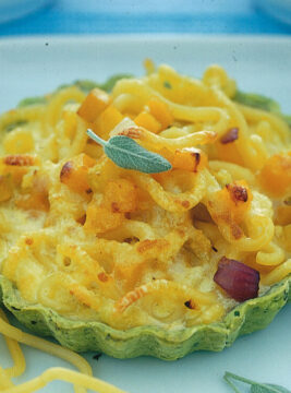 Tartellette con gramigna, zucca e amaretti