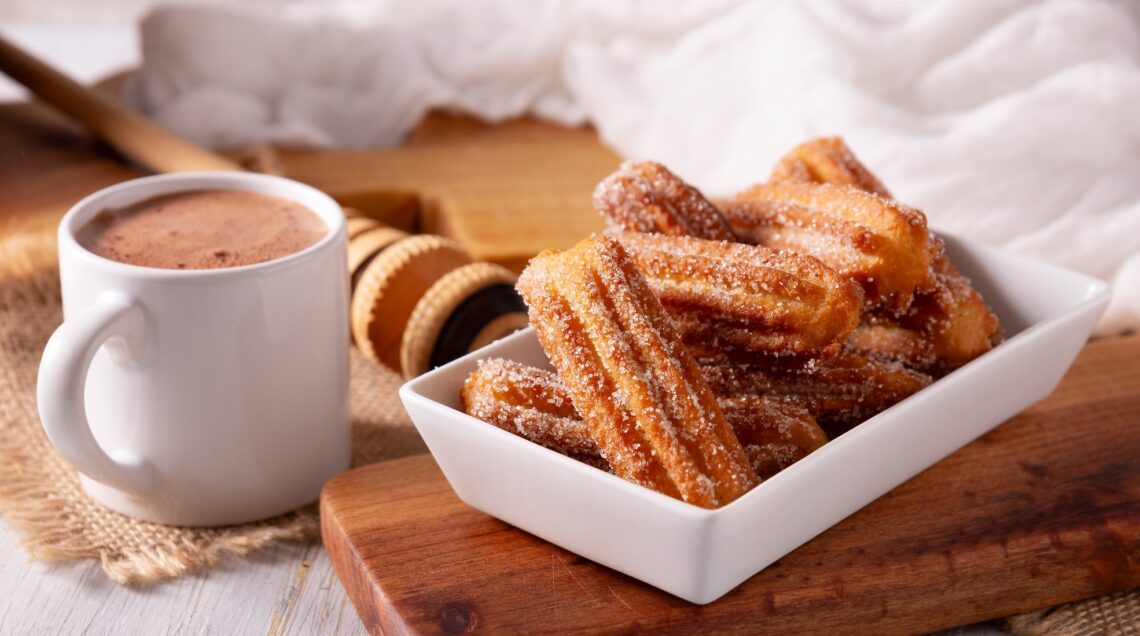 CHURROS CON CHAMPURRADO