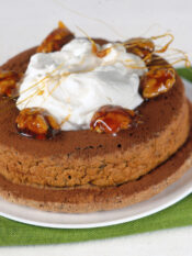 CIAMBELLA AL CIOCCOLATO CON PANNA MONTATA
