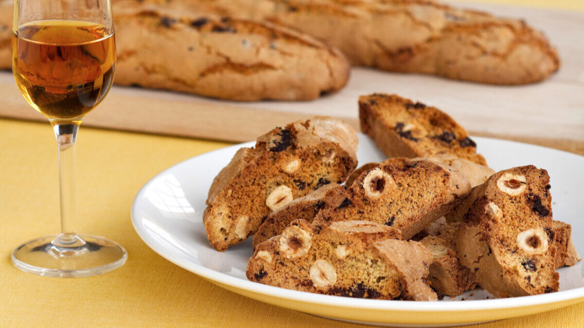 Cantucci con nocciole e cioccolato