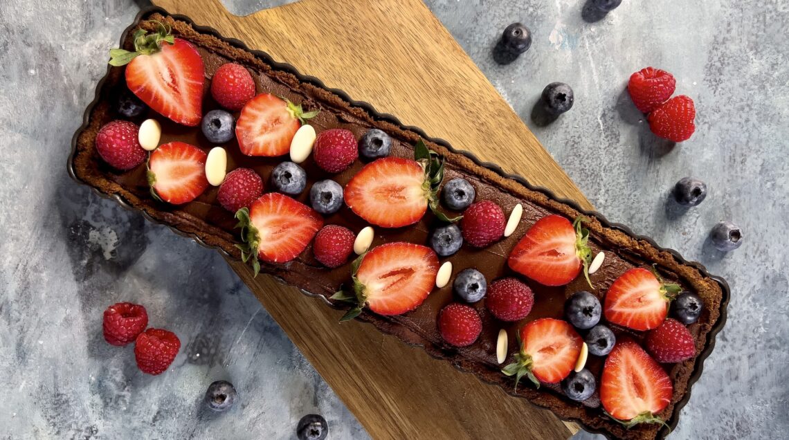 Ganache_tart_with_berries_PH_epodrez
