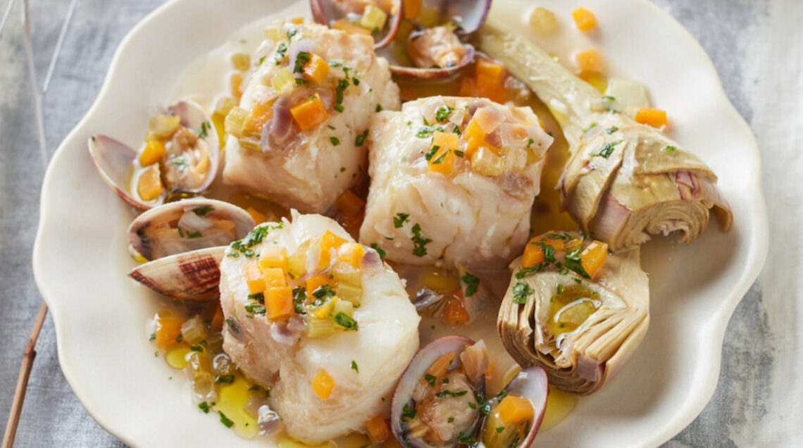 Merluzzo poché con vongole veraci e carciofi