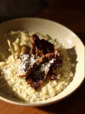 Risotto con crema di cavolo romanesco e radicchio arrosto