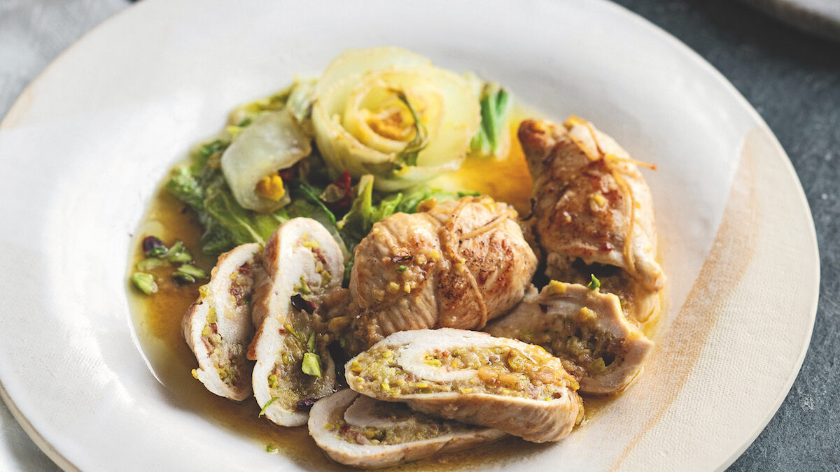 Involtini di pollo affumicati con pistacchi e cavolo cinese