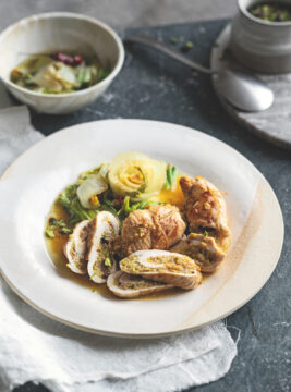 Involtini di pollo affumicati con pistacchi e cavolo cinese
