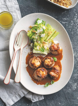 Involtini di coniglio con pomodori secchi e briciole croccanti