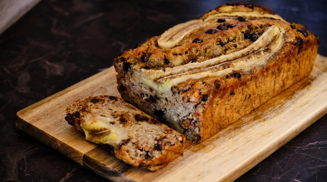 Homemade banana bread w/choccolate