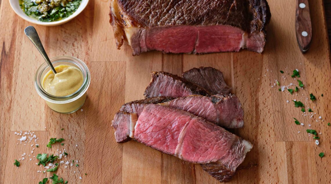 Bord Bia_Tomahawk steak cooked and sliced