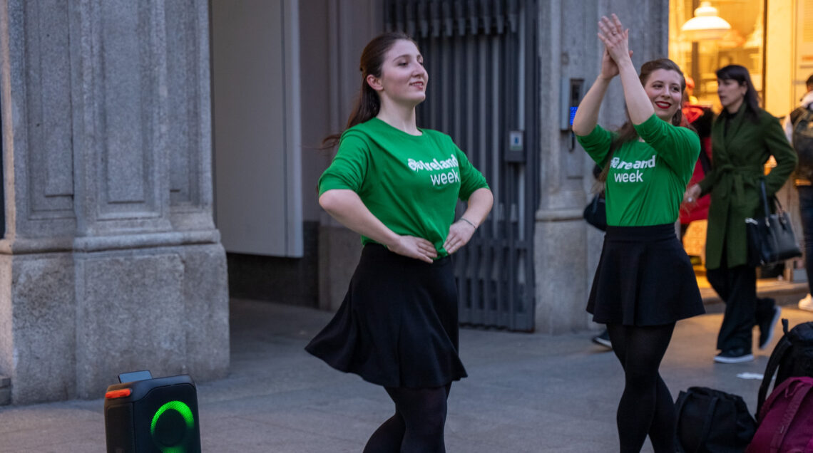 Buskers dance