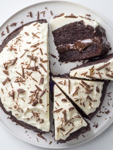 Torta Guinness al cacao e noci con glassa al whiskey