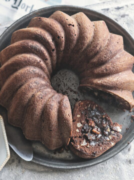 Tunnel of fudge cake