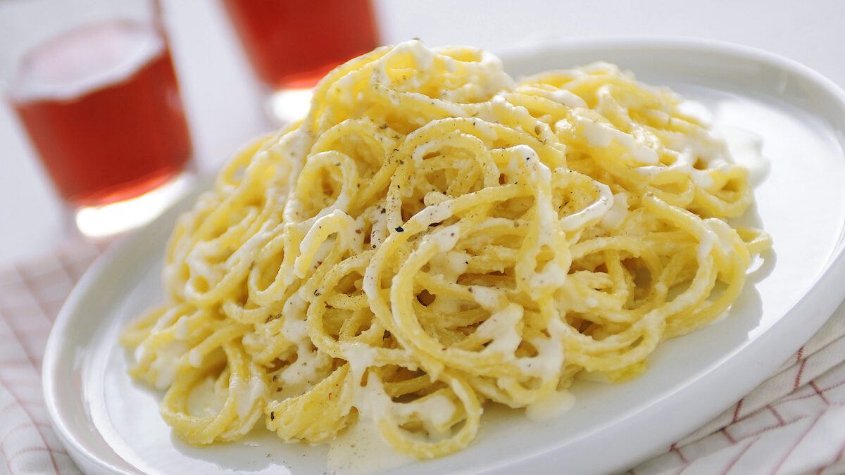 Spaghetti al burro e Parmigiano Reggiano: come fare la pasta in bianco