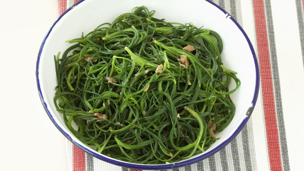 Agretti con salsa di acciughe