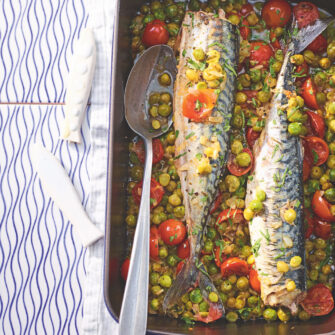 Sgombri al forno con i piselli