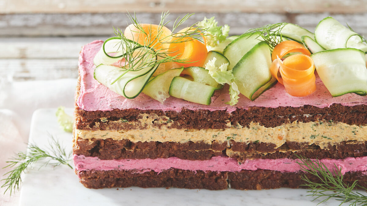 Torta con creme di carota e barbabietola