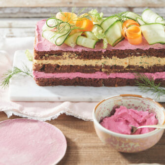 Torta con creme di carota e barbabietola