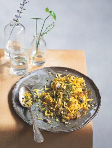 Tagliolini allo zafferano con pesto di pistacchi