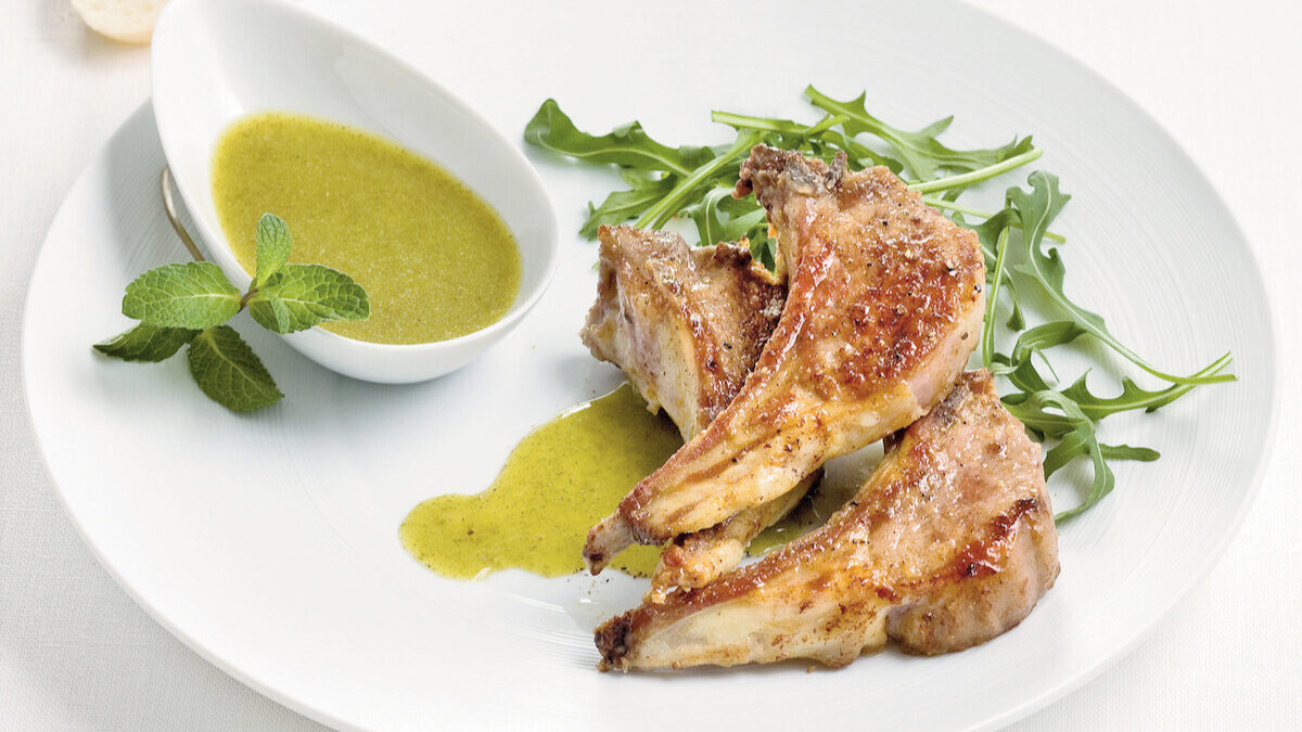 Costolette di agnello saltate all’aglio