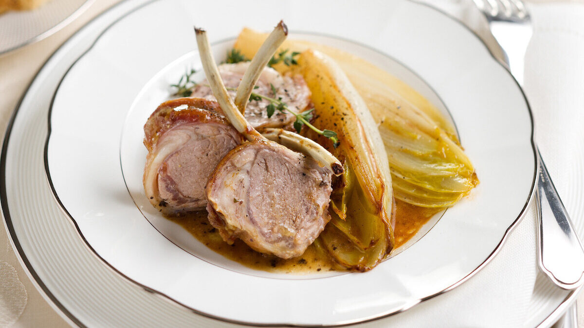 Carré di agnello con l’indivia al sidro