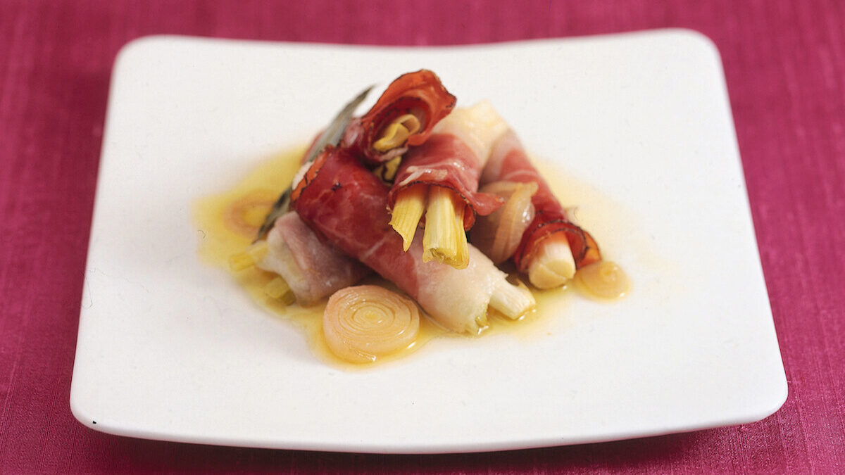 Cipollotti allo speck con pimpinella