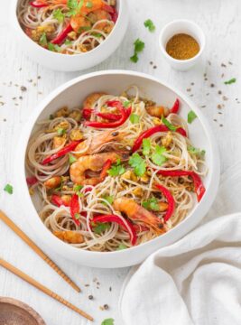 Singapore noodles con gamberi