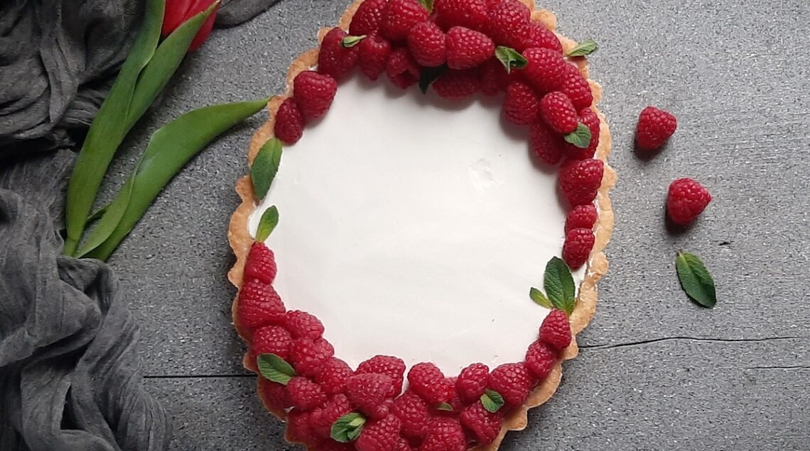 Crostata con lamponi, cioccolato e yogurt