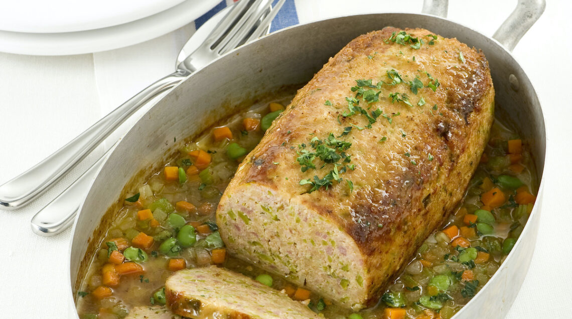 un polpettone di carne in un tegame