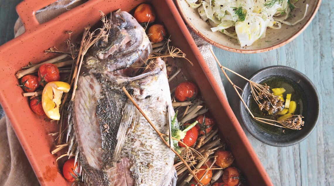 Sarago al forno con finocchio e pomodorini