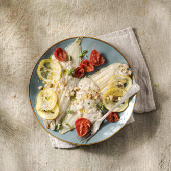 Sogliole con salsa di noci e pomodori