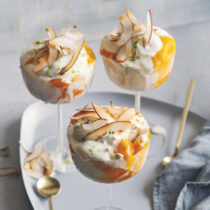Paciugo al cocco e mango con albicocche e yogurt al lime