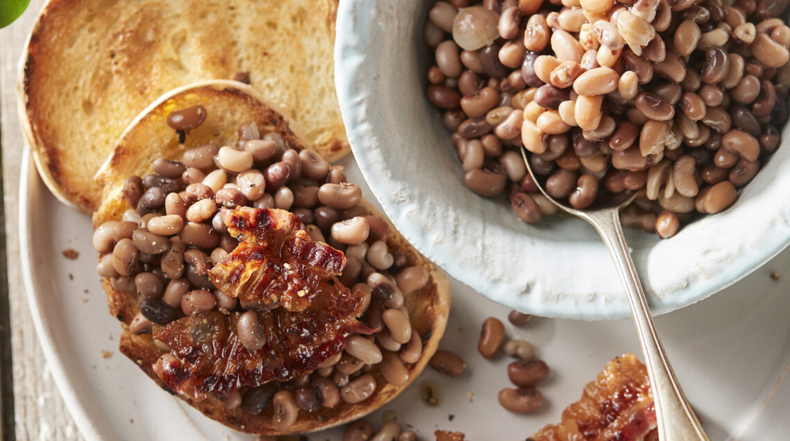 Bruschetta con fagiolina del Trasimeno e pancetta croccante