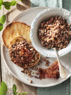 Bruschetta con fagiolina del Trasimeno e pancetta croccante