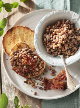 Bruschetta con fagiolina del Trasimeno e pancetta croccante