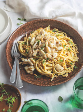 Spaghettoni con seppie e crema di pinoli