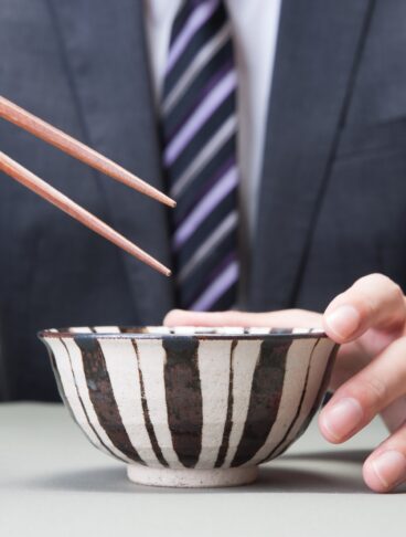 BACCHETTE GIAPPONESI - Businessman to eat Japanese food