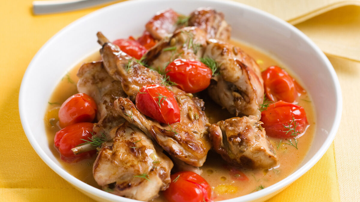 Coniglio in umido con pomodorini e finocchietto