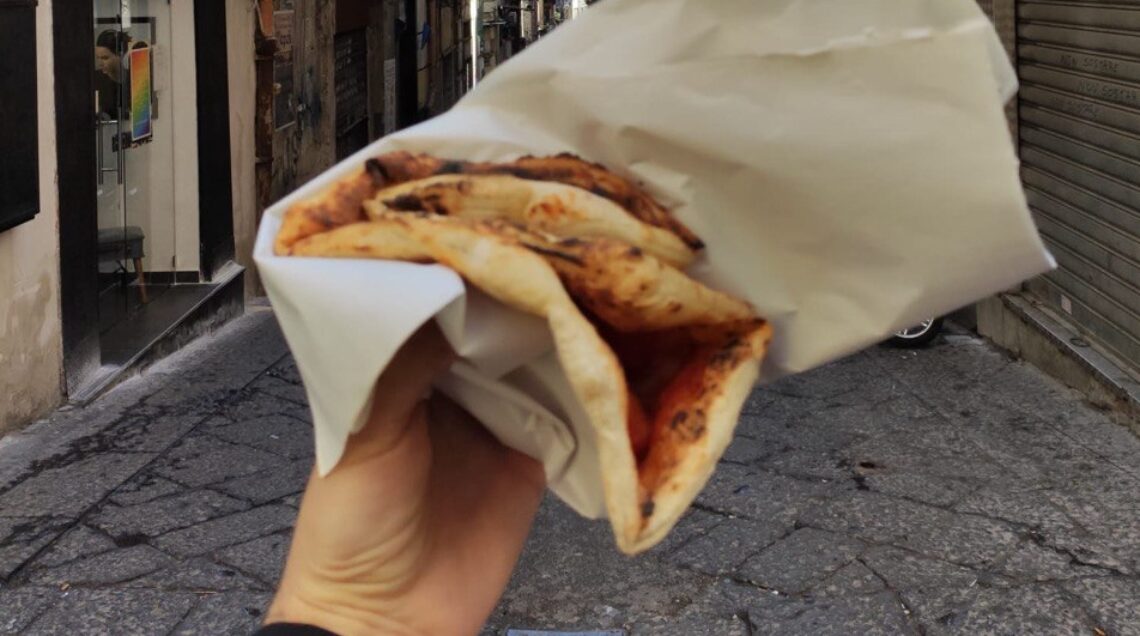 PIZZA NAPOLETANA A PORTAFOGLIO COVER