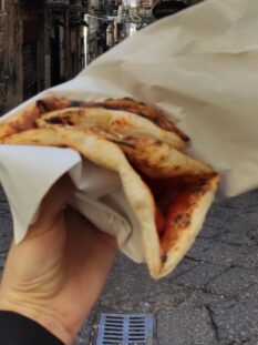 PIZZA NAPOLETANA A PORTAFOGLIO COVER