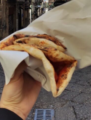 PIZZA NAPOLETANA A PORTAFOGLIO COVER