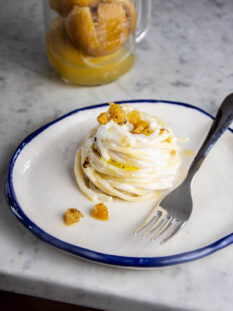 Spaghetti con crema di ricotta e limoni confit