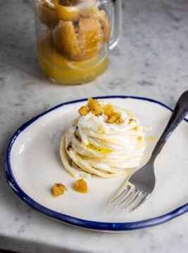 Spaghetti con crema di ricotta e limoni confit