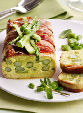 Terrina di fave e asparagi con pancetta e menta