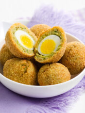 POLPETTE DI CARNE E FAVE CON L’OVETTO