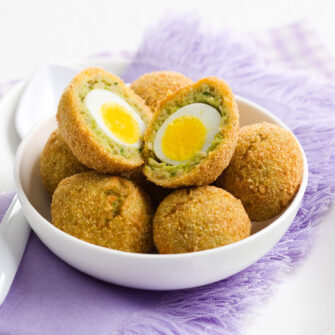 POLPETTE DI CARNE E FAVE CON L’OVETTO