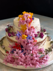 Torta vulcano fiorito con crema chantilly